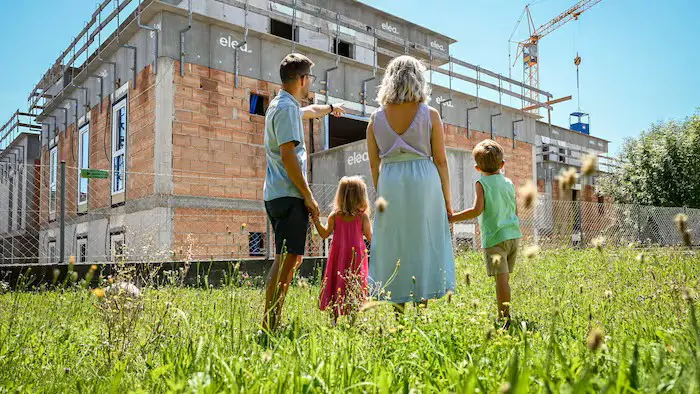 Квартира за 360 тысяч евро: сколько годовых зарплат нужно отдать за недвижимость в 2026 году